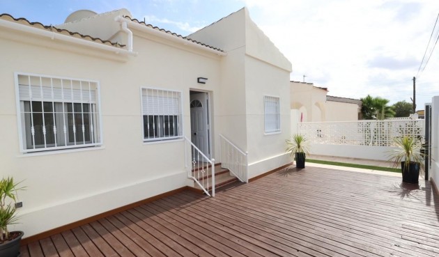 Återförsäljning - Villa -
Torrevieja - Costa Blanca