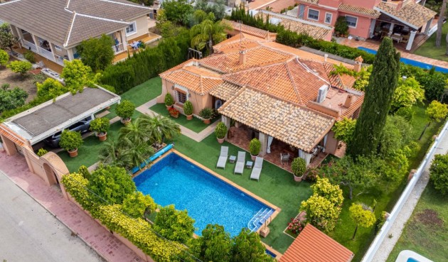 Återförsäljning - Villa -
Torrevieja - Costa Blanca