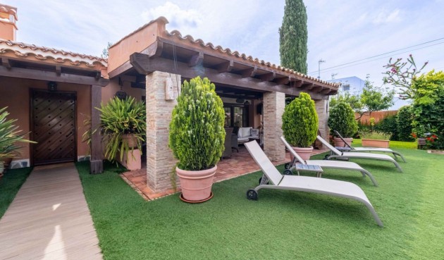 Återförsäljning - Villa -
Torrevieja - Costa Blanca