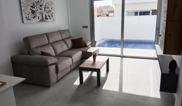 Resale - Villa -
San Fulgencio - Pueblo