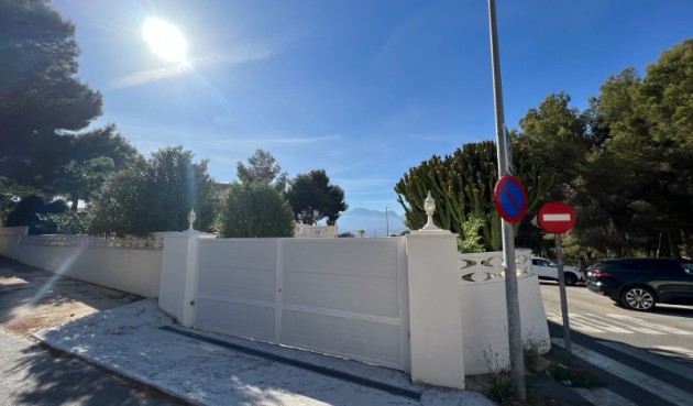 Brukt - Villa -
Alfas del Pí - Costa Blanca