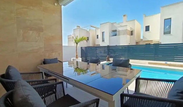 Återförsäljning - Villa -
Los Montesinos - Costa Blanca