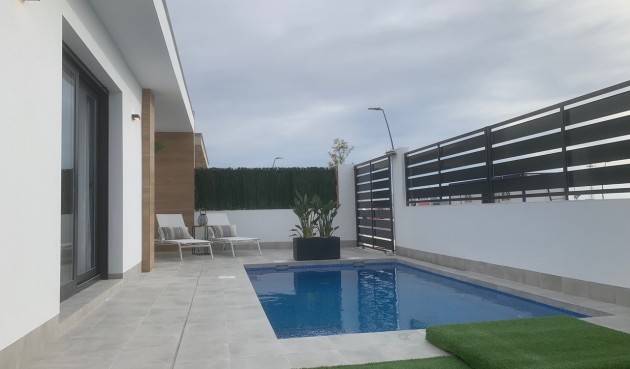 Reventa - Villa -
Roldan - Inland