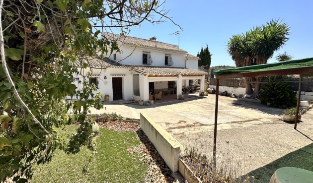 Resale - Villa -
Hondón de las Nieves - Inland