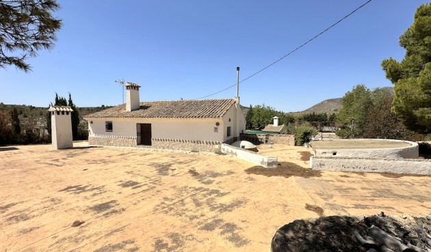 Brukt - Villa -
Hondón de las Nieves - Inland