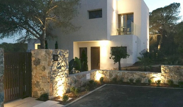 Resale - Villa -
Dehesa de Campoamor - Costa Blanca