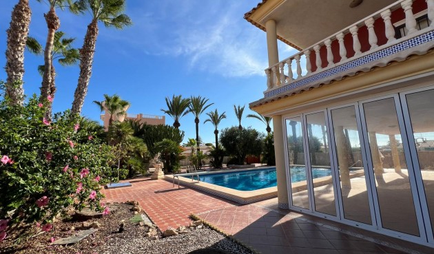 Återförsäljning - Villa -
Torrevieja - Torreta Florida