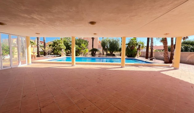 Återförsäljning - Villa -
Torrevieja - Torreta Florida