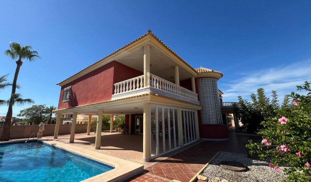 Återförsäljning - Villa -
Torrevieja - Torreta Florida