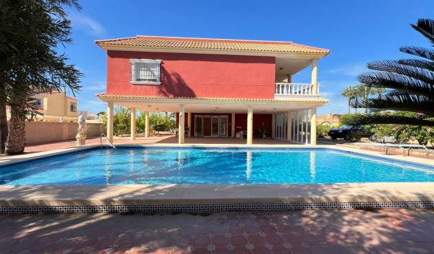 Återförsäljning - Villa -
Torrevieja - Torreta Florida