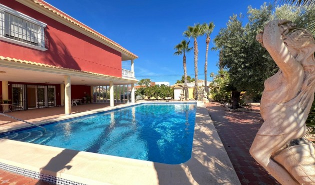 Återförsäljning - Villa -
Torrevieja - Torreta Florida