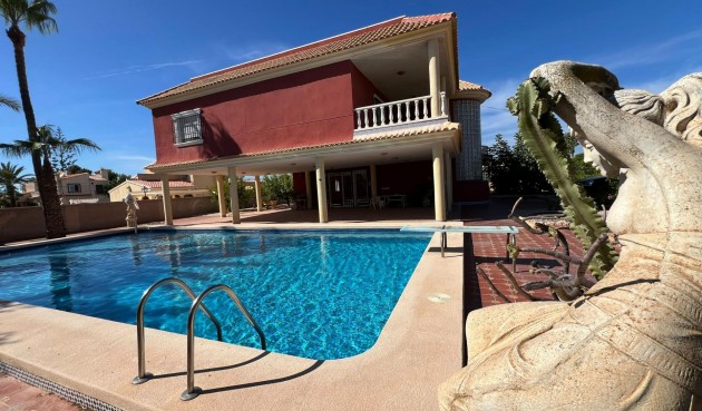 Återförsäljning - Villa -
Torrevieja - Torreta Florida