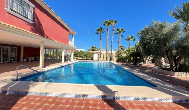 Återförsäljning - Villa -
Torrevieja - Torreta Florida