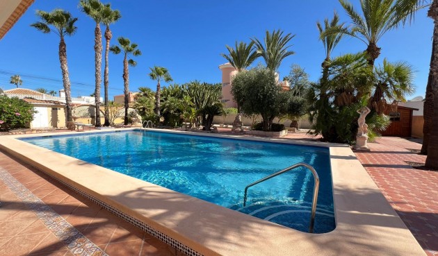 Återförsäljning - Villa -
Torrevieja - Torreta Florida