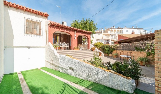 Återförsäljning - Villa -
Orihuela Costa - Punta Prima