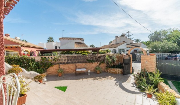 Återförsäljning - Villa -
Orihuela Costa - Punta Prima