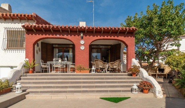 Återförsäljning - Villa -
Orihuela Costa - Punta Prima