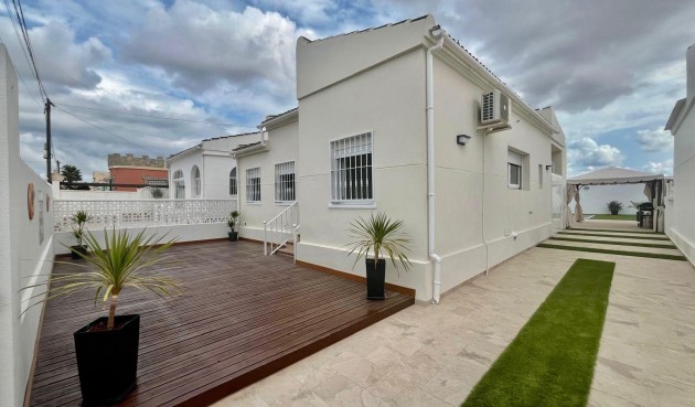 Återförsäljning - Villa -
Torrevieja - San Luis