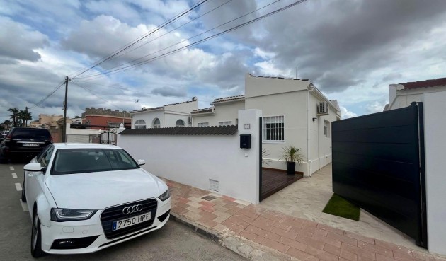 Reventa - Villa -
Torrevieja - San Luis