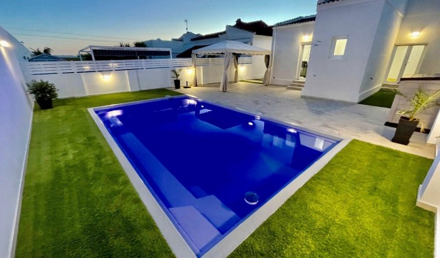 Återförsäljning - Villa -
Torrevieja - San Luis