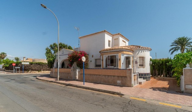 Återförsäljning - Villa -
Orihuela Costa - La Florida