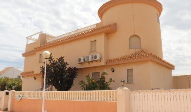 Brukt - Villa -
La Manga del Mar Menor - Km 17