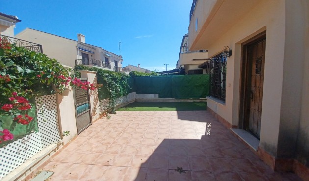 Reventa - Town House -
San Cayetano - Inland