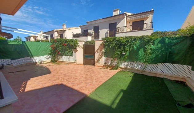 Reventa - Town House -
San Cayetano - Inland