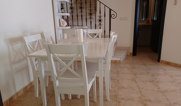 Resale - Town House -
San Cayetano - Inland