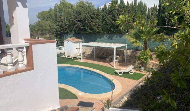 Resale - Villa -
Villamartin - Costa Blanca