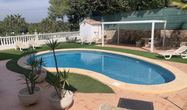 Resale - Villa -
Villamartin - Costa Blanca