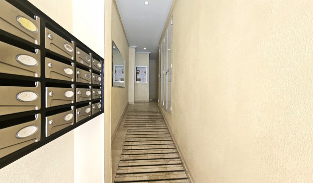 Resale - Apartment -
Torrevieja - Centro