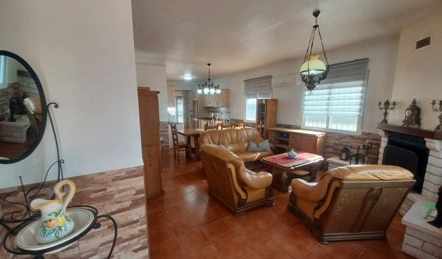 Resale - Villa -
cuevas de marin - Inland