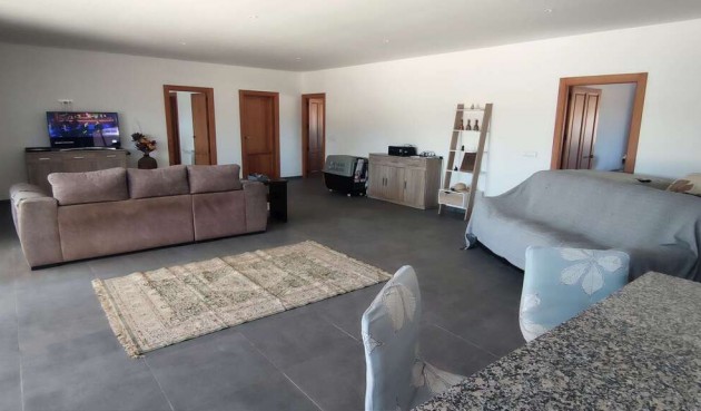 Resale - Villa -
Pinoso - Inland