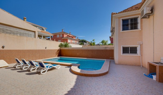 Brukt - Villa -
Torrevieja - Costa Blanca