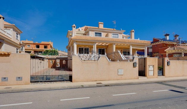 Brukt - Villa -
Torrevieja - Costa Blanca