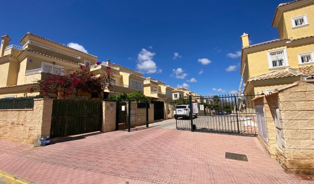 Återförsäljning - Duplex -
Torrevieja - Los Altos