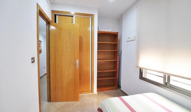 Resale - Apartment -
Guardamar del Segura - Pueblo