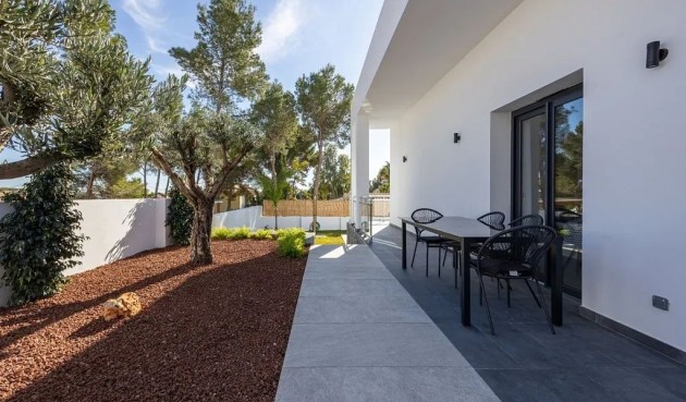 Resale - Villa -
Altea - Costa Blanca