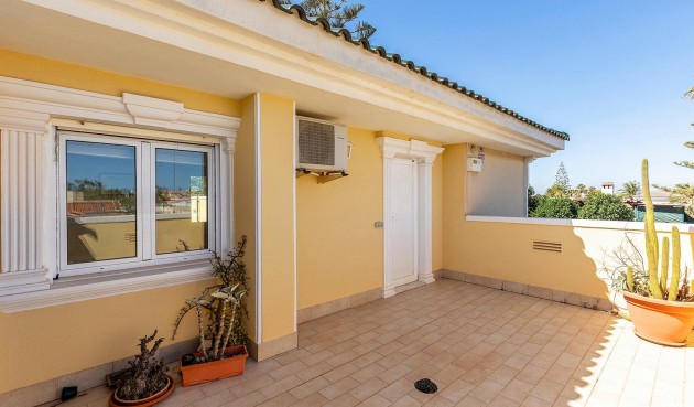 Återförsäljning - Villa -
Torrevieja - Torreta Florida