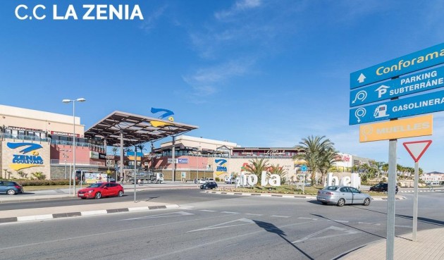 Brukt - Villa -
Orihuela Costa - La Zenia