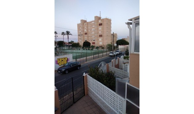 Återförsäljning - Duplex -
Torrevieja - Rosaleda-los Frutales