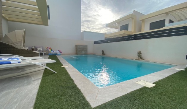 Reventa - Villa -
Los Montesinos - Costa Blanca