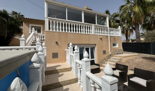 Återförsäljning - Villa -
Torrevieja - Costa Blanca