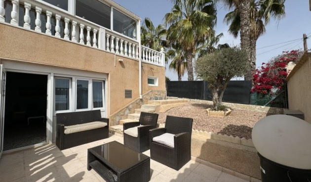 Återförsäljning - Villa -
Torrevieja - Costa Blanca