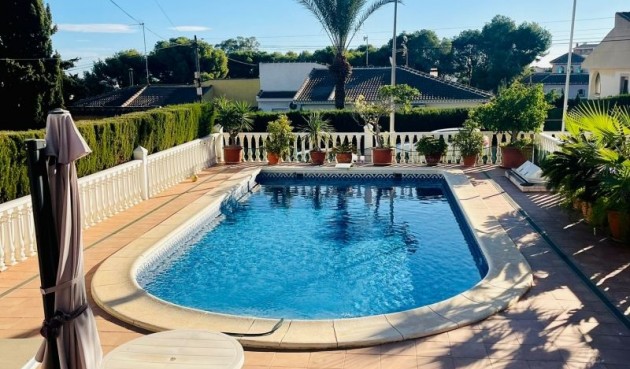 Återförsäljning - Villa -
Torrevieja - Costa Blanca