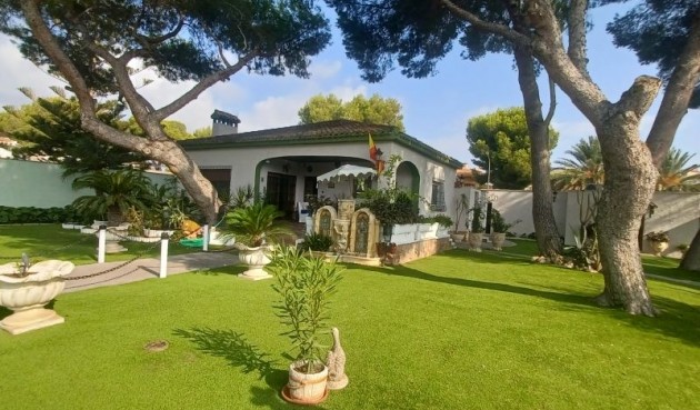 Resale - Villa -
Orihuela Costa - Costa Blanca