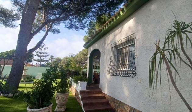 Resale - Villa -
Orihuela Costa - Costa Blanca