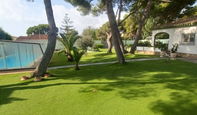 Resale - Villa -
Orihuela Costa - Costa Blanca