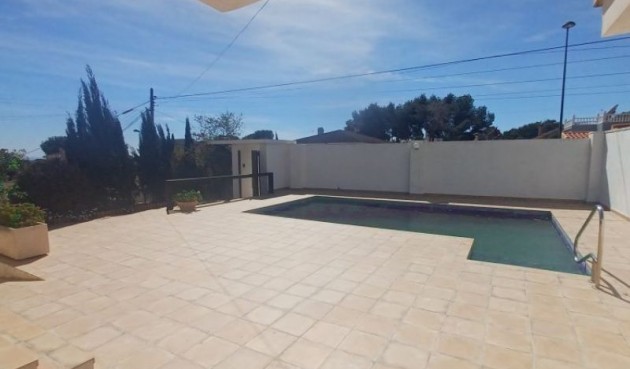 Resale - Villa -
Pilar de la Horadada - Costa Blanca